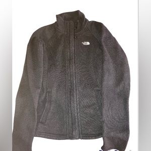 Medium Unisex North face Jacket good as new no rips no damage.